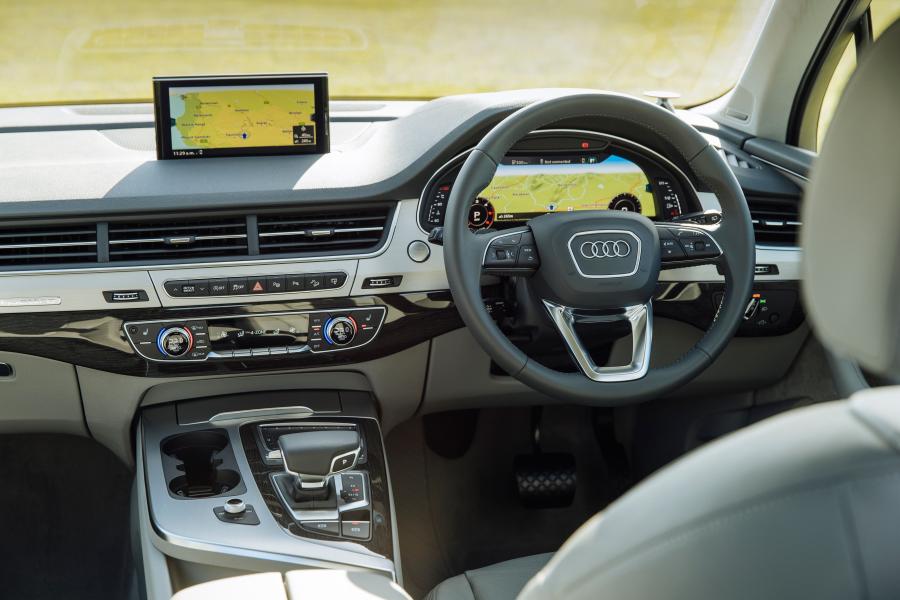 Торпедо Audi Q7 TDI Quattro (4M) 2015 года  (AU) (фото 7 из 24)